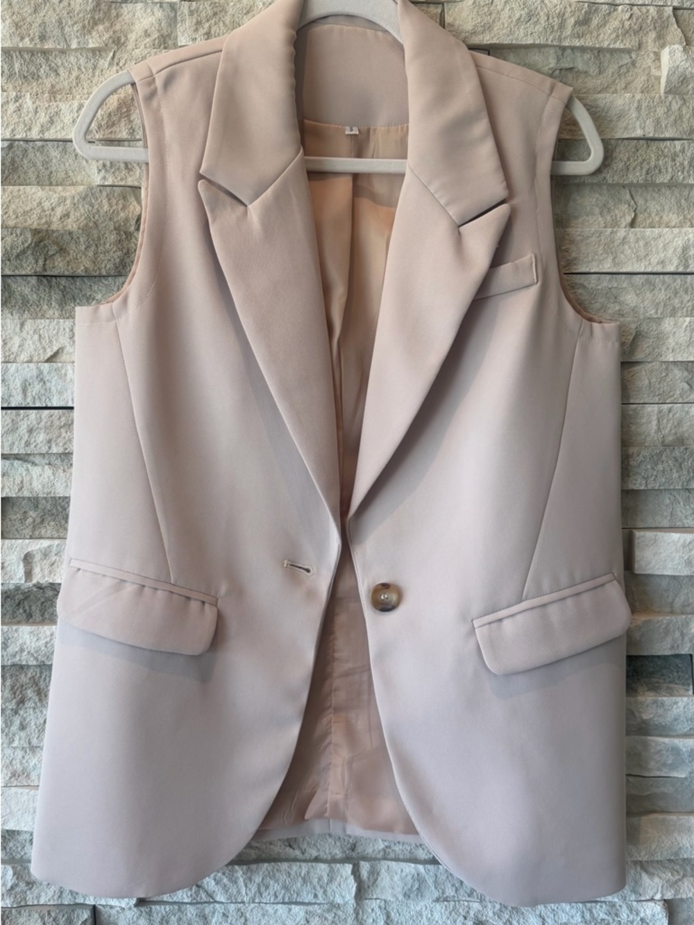 Gorgeous Sleeveless Tailored Blazer Vest - Light cream. Size S